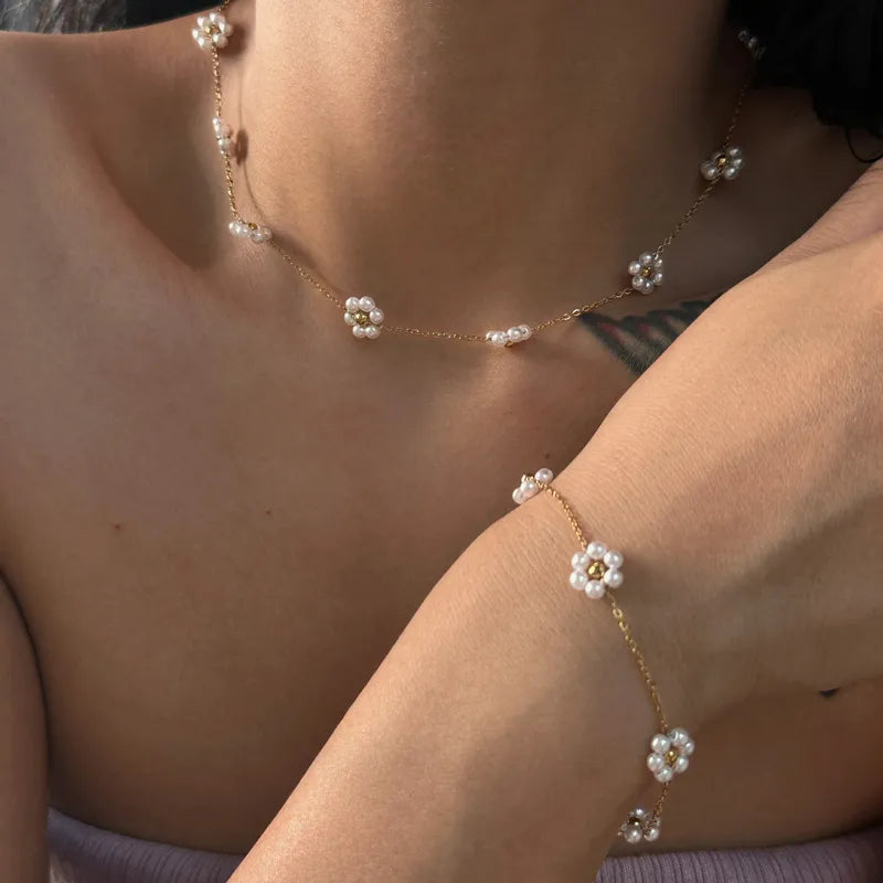 Filigrane Edelstahl Kette gold mit Blumen Details